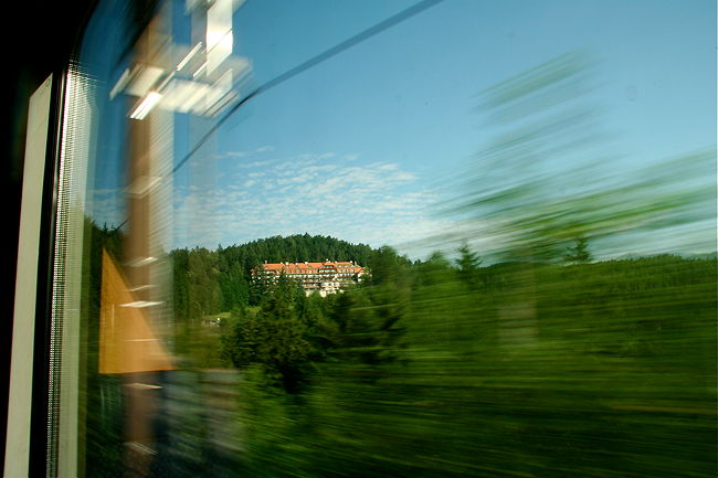 Ausblick aus Bahnfenster: Hotel am Semmering Ausblick aus Bahnfenster: Hotel am Semmering