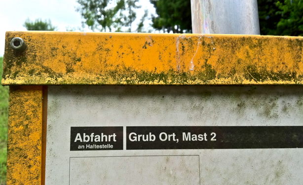 Grub im Waldviertel: Ortsbeschreibung einer Postautobushaltestelle